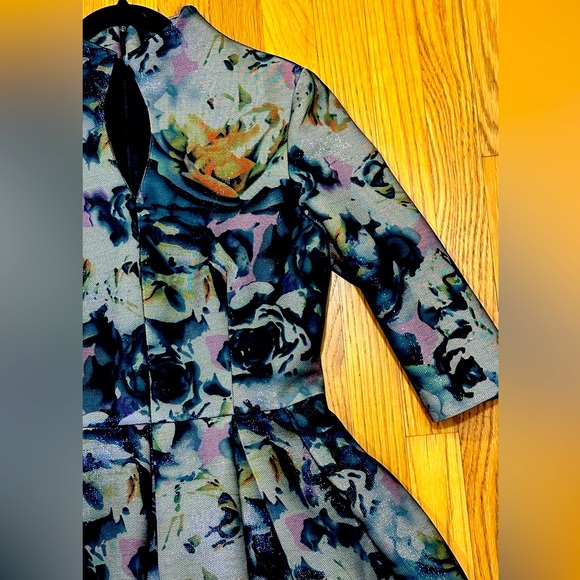 Elegant and Interesting Sharrone evening dress with 3/4 length sleeves - Picture 6 of 11